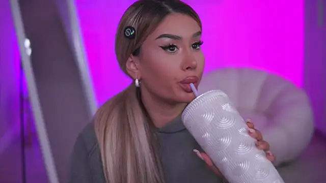 EvaZane online show from 11.10.25