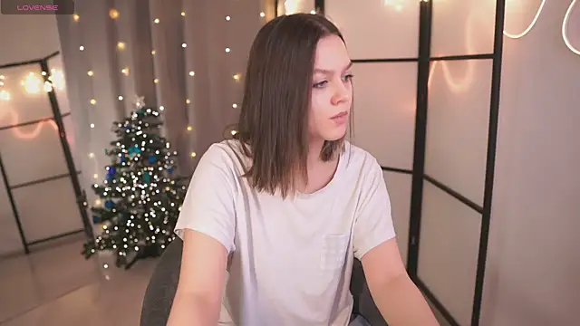 Snapshot of Addelin_Moon chatting on 12.18.24 Addelin Moon online show from 12.18.24