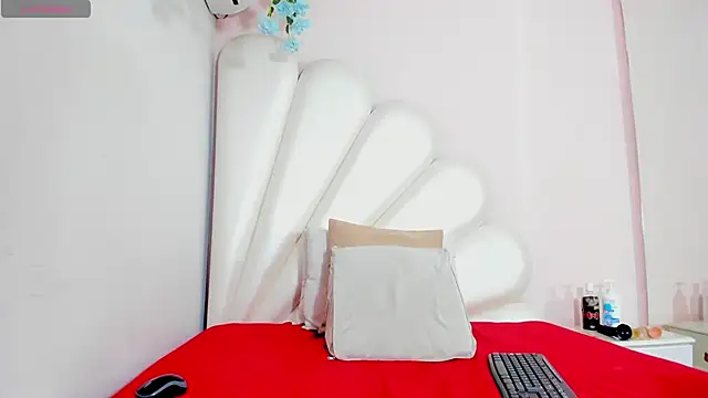 Lorena Hawkins online show from 02.03.25