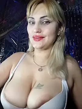 Snapshot of Freya_Milf chatting on 01.14.25 Freya Milf online show from 01.14.25