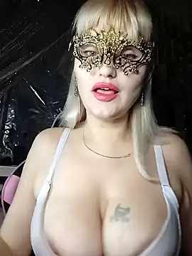 Snapshot of Freya_Milf chatting on 01.28.25 Freya Milf online show from 01.28.25