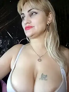 Snapshot of Freya_Milf chatting on 02.01.25 Freya Milf online show from 02.01.25