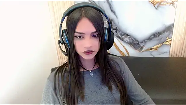 Snapshot of Dollbehavior_ chatting on 09.12.25 Dollbehavior online show from 09.12.25