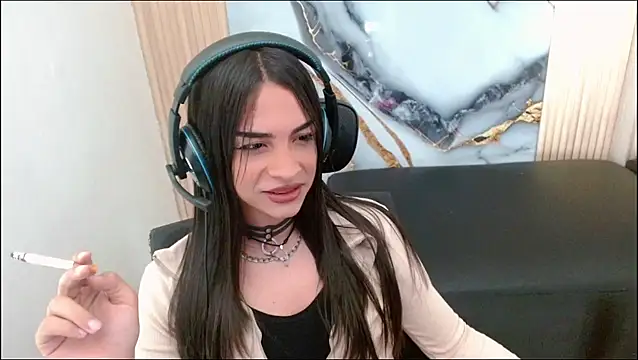 Snapshot of Dollbehavior_ chatting on 09.20.25 Dollbehavior online show from 09.20.25