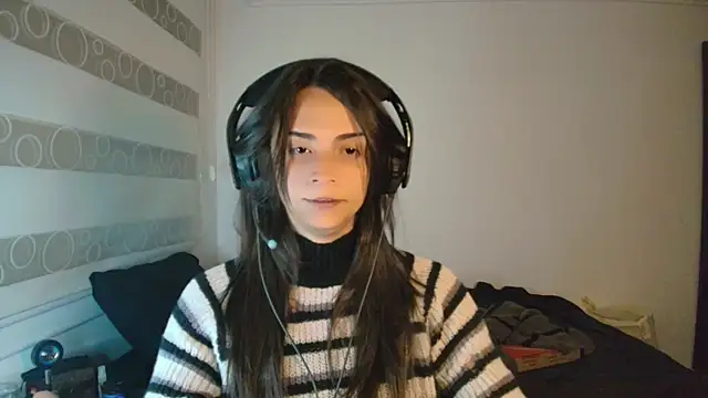 Snapshot of Dollbehavior_ chatting on 10.19.25 Dollbehavior online show from 10.19.25