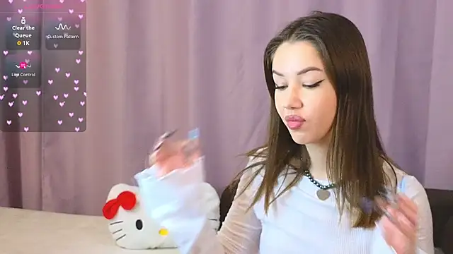 Snapshot of ellie_kramer chatting on 10.31.25 ellie kramer online show from 10.31.25