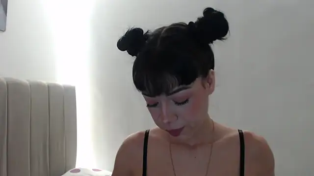 Caribbean beauty  online show from 10.04.25