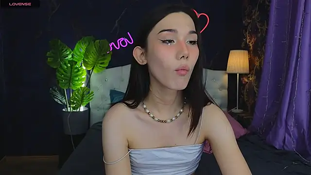 Kaia Sunshine Mia online show from 12.04.24