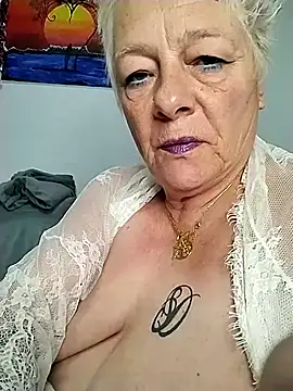 Snapshot of SoDi_Love chatting on 03.17.25 SoDi Love online show from 03.17.25