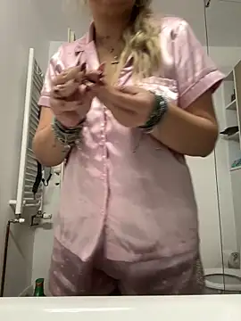 Snapshot of AllysonK chatting on 02.02.26 AllysonK online show from 02.02.26