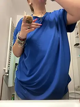 Snapshot of AllysonK chatting on 02.18.26 AllysonK online show from 02.18.26