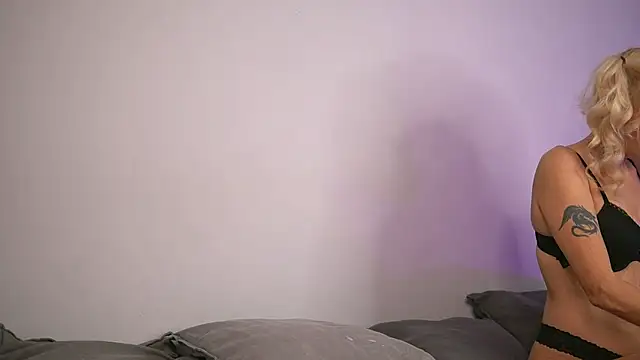 BritneyHudson online show from 10.20.25