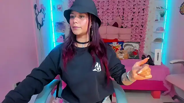 Snapshot of red_moon_2 chatting on 12.20.24 red moon 2 online show from 12.20.24