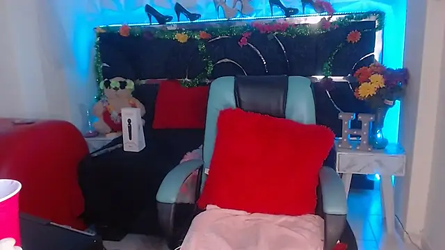 Snapshot of red_moon_2 chatting on 01.15.25 red moon 2 online show from 01.15.25