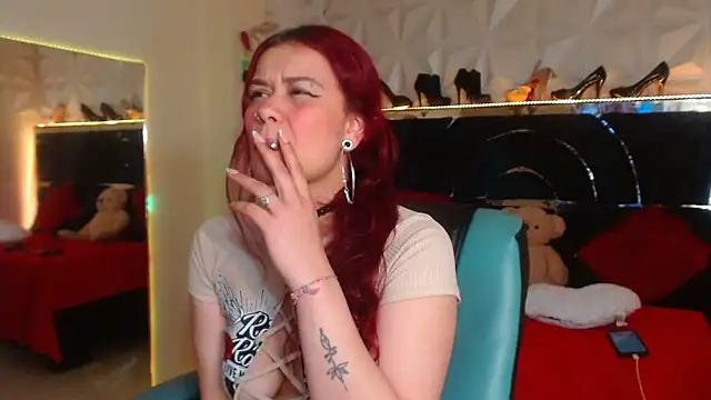 Snapshot of red_moon_2 chatting on 09.23.25 red moon 2 online show from 09.23.25