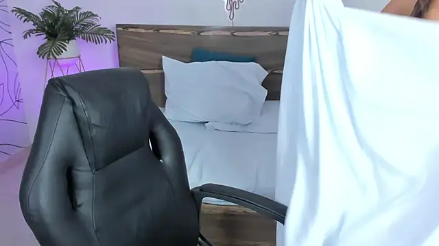 Snapshot of ivette_bocelly chatting on 01.02.25 ivette bocelly online show from 01.02.25