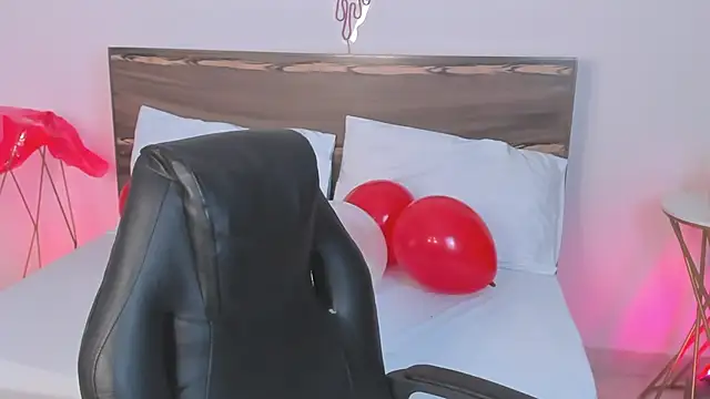 Snapshot of ivette_bocelly chatting on 02.14.25 ivette bocelly online show from 02.14.25