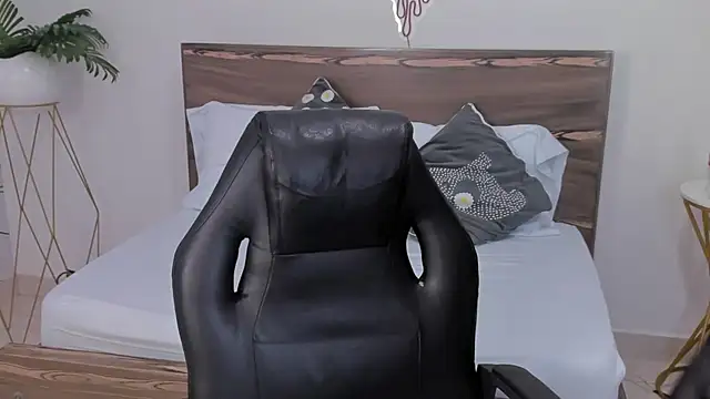 Snapshot of ivette_bocelly chatting on 02.21.25 ivette bocelly online show from 02.21.25