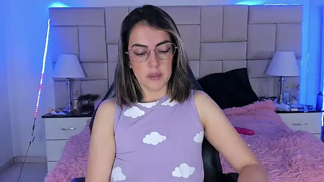 IsisLoveyes  online show from 12.12.24