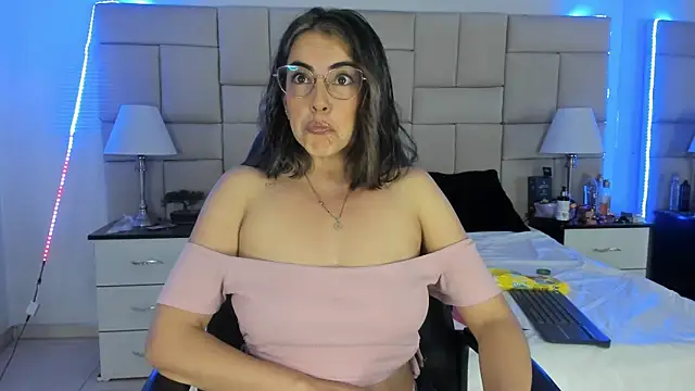 IsisLoveyes  online show from 01.02.25