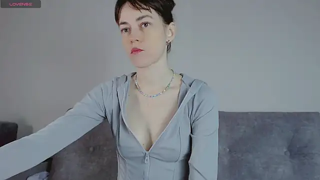 Amina Barbarian online show from 01.09.25