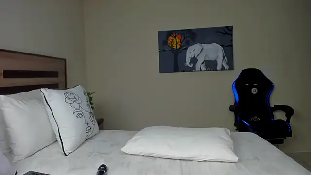 Renee-18 online show from 09.22.25