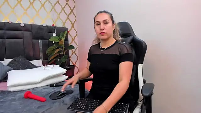 RubbyTaylor online show from 02.08.25