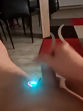 Szeltolo001 online show from 02.13.26