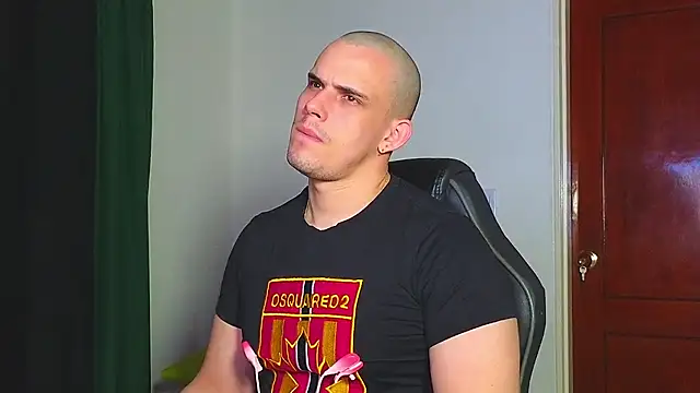 Snapshot of Regansmiths chatting on 02.02.25 Regansmiths online show from 02.02.25