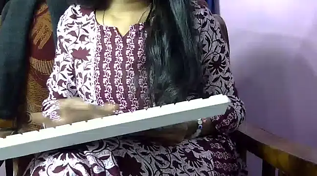 momo lov online show from 01.08.25