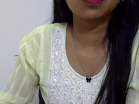 momo lov online show from 03.12.25