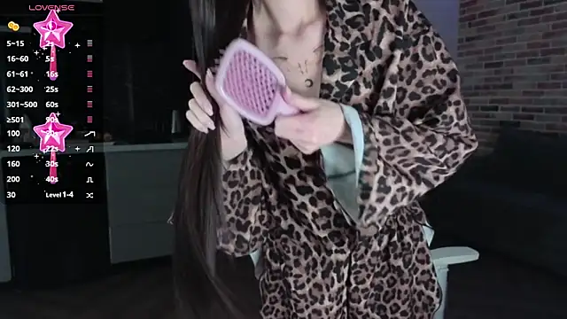 Snapshot of sweetiebones chatting on 12.17.24 sweetiebones online show from 12.17.24