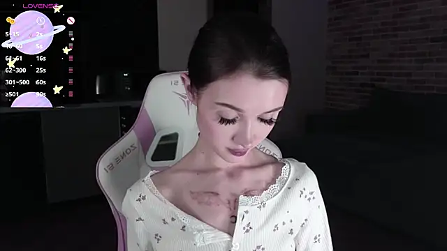 Snapshot of sweetiebones chatting on 02.14.25 sweetiebones online show from 02.14.25