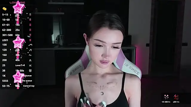 Snapshot of sweetiebones chatting on 03.17.25 sweetiebones online show from 03.17.25