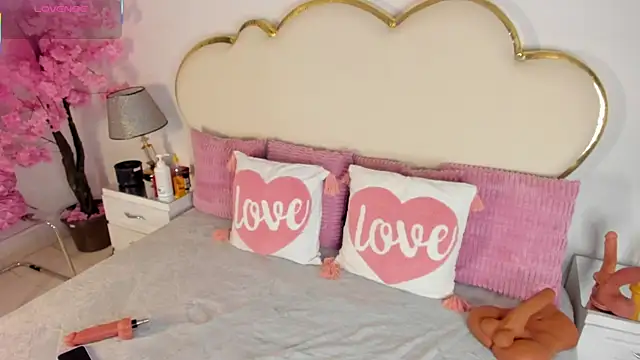 CahitlinBell online show from 11.26.25