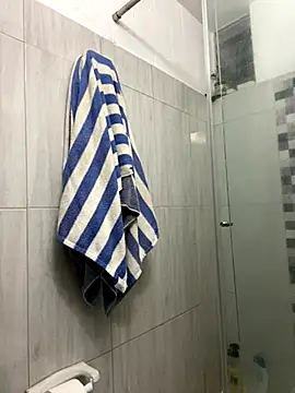 CahitlinBell online show from 11.28.25