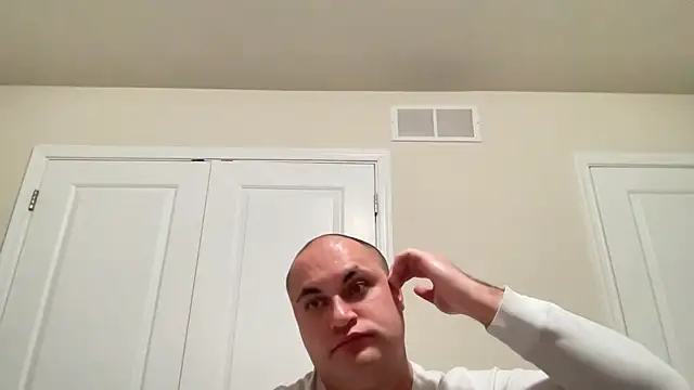 Snapshot of SluggishChase99 chatting on 12.18.24 SluggishChase99 online show from 12.18.24