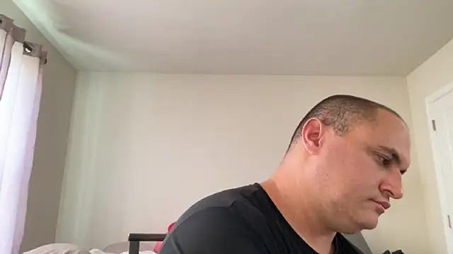 Snapshot of SluggishChase99 chatting on 11.05.25 SluggishChase99 online show from 11.05.25