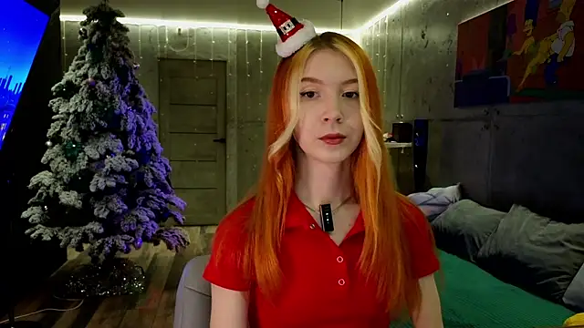 Snapshot of izi-fox chatting on 12.28.24 izi-fox online show from 12.28.24