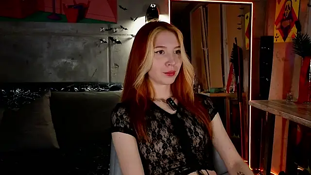 Snapshot of izi-fox chatting on 02.01.25 izi-fox online show from 02.01.25