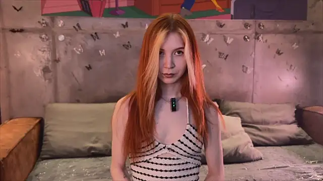 Snapshot of izi-fox chatting on 02.16.25 izi-fox online show from 02.16.25