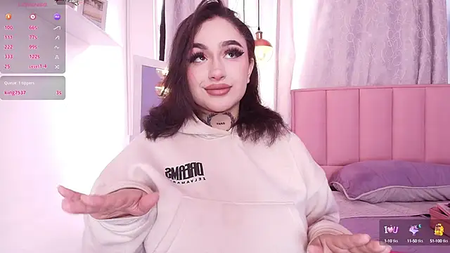 Snapshot of bella-green chatting on 12.23.24 bella-green online show from 12.23.24