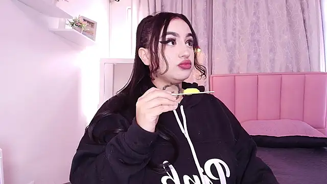 Snapshot of bella-green chatting on 01.27.25 bella-green online show from 01.27.25