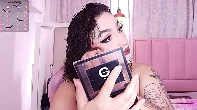 Snapshot of bella-green chatting on 01.28.25 bella-green online show from 01.28.25