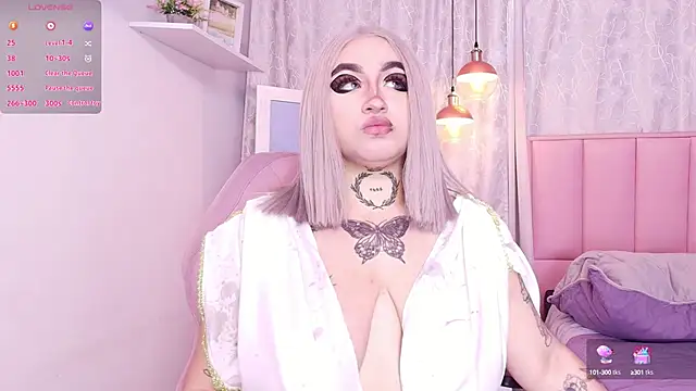 Snapshot of bella-green chatting on 02.13.25 bella-green online show from 02.13.25