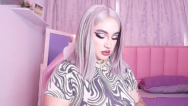 Snapshot of bella-green chatting on 02.14.25 bella-green online show from 02.14.25