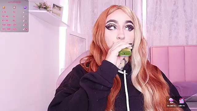 Snapshot of bella-green chatting on 02.15.25 bella-green online show from 02.15.25