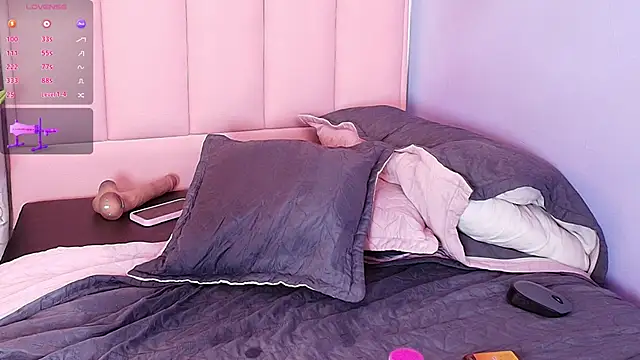 Snapshot of bella-green chatting on 03.08.25 bella-green online show from 03.08.25