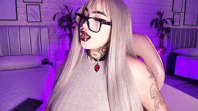 Snapshot of bella-green chatting on 09.17.25 bella-green online show from 09.17.25