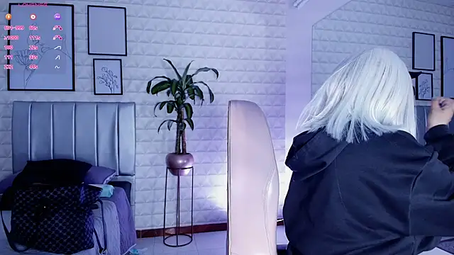 Snapshot of bella-green chatting on 09.24.25 bella-green online show from 09.24.25